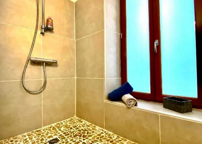 Le Patio Des Capucins - Terrasse Privee & Climatisee - 10min De La Cite Medievale Apartman Carcassone