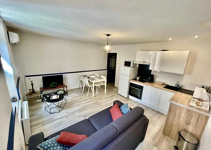 Le Patio Des Capucins - Terrasse Privee & Climatisee - 10min De La Cite Medievale Apartman