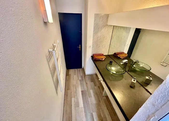 Apartament Parenthese A Deux - T2 Cosy & Calme - Patio - Terrasse - Climatise - Proche De La Cite Medievale